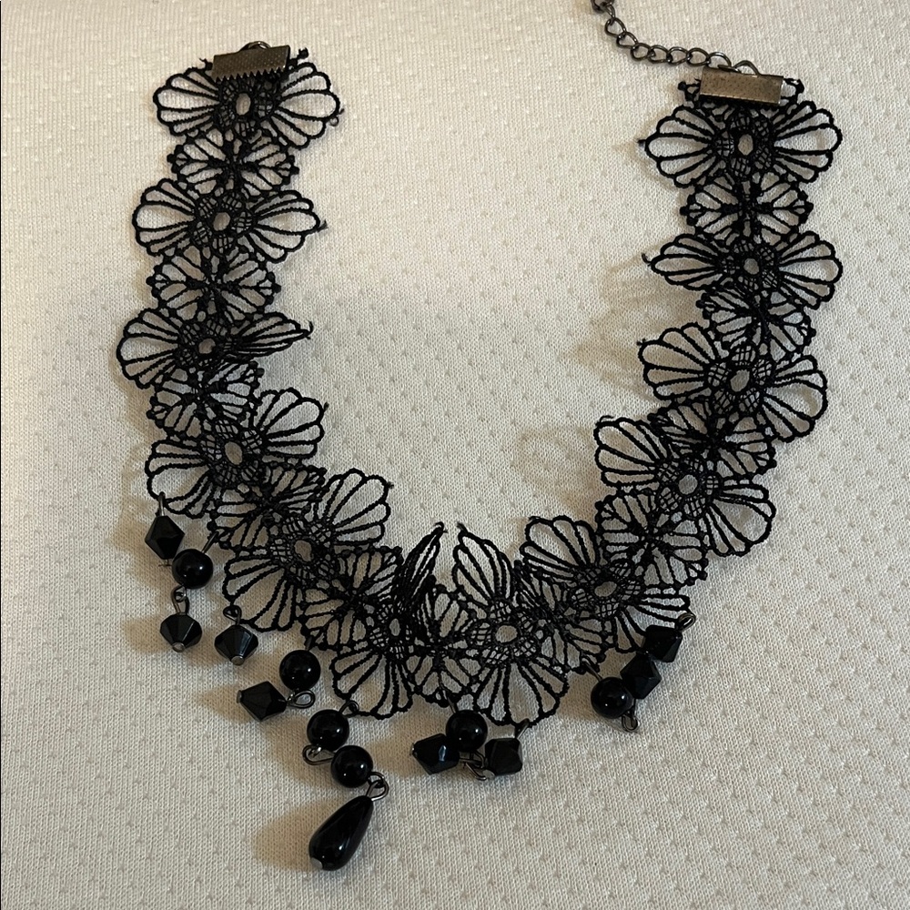 Elegant Black Floral Necklace